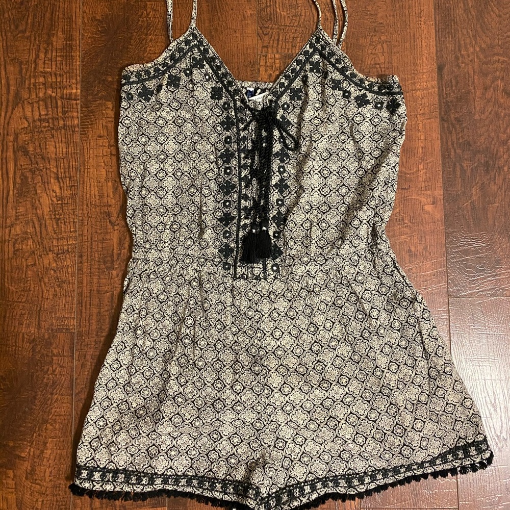 American Eagle romper | black & gray